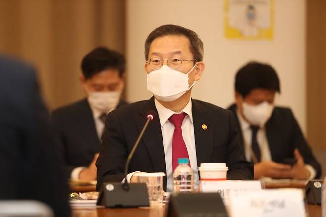 이종호 과학기술정보통신부 장관이 29일 경기도 수원시 영통구 CJ제일제당 CJ블로썸파크에서 열린 '국가 합성생물학 이니셔티브 현장 발표회'에 참석해 인사말을 하고 있다. 과기정통부 제공