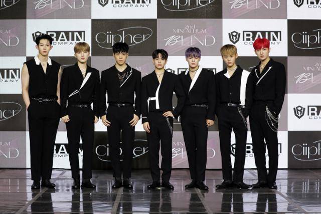 가수 비가 대표로 이끌고 있는 소속사 레인컴퍼니가 소속 그룹 싸이퍼의 이적설을 일축했다. 레인컴퍼니 제공