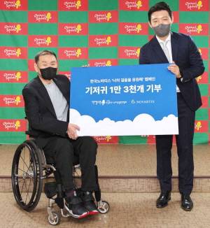 한국노바티스가 기저귀 1만3000개를 한국희귀∙난치성질환연합회에 전달했다. /한국노바티스 제공