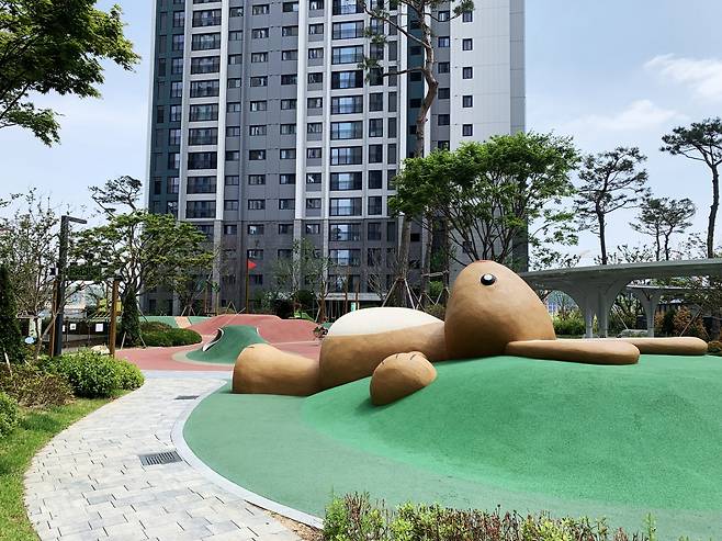 Daewoo E&C's playground in Unjeong New Park Prugio Complex (Daewoo E&C)