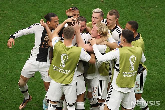 [알코르(카타르)=뉴시스] 조성우 기자 = 27일(현지시간) 오후 카타르 알코르에 위치한 알베이트 스타디움에서 열린 2022 카타르 월드컵 조별리그 E조 2차전 스페인과 독일의 경기, 독일 니클라스 퓔크루크가 동점골을 넣은 뒤 기뻐하고 있다. 2022.11.28. xconfind@newsis.com