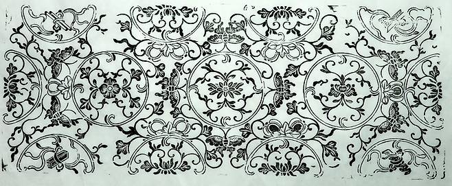 오성윤 작가의 '국화호접문' 인출본  [치악산명주사 고판화박물관 제공. 재판매 및 DB 금지]