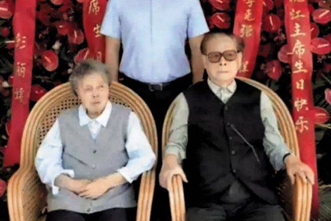 생전의 장쩌민 전 중국 국가주석이 인터넷에 공개한 96세 생일 사진. /웨이보 캡처
