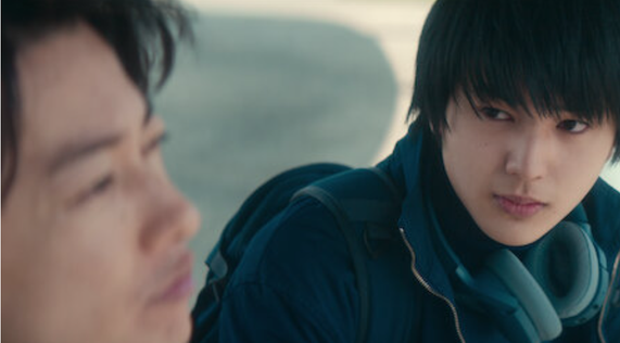 노구치의 아들 츠츠루 역의 배우 아라키 토와(오른쪽) ⓒ