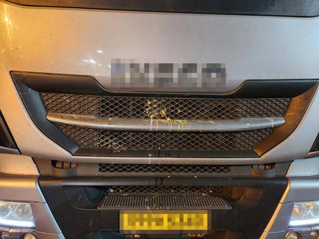 계란을 맞은 비노조원 피해 차량. 부산경찰청 제공