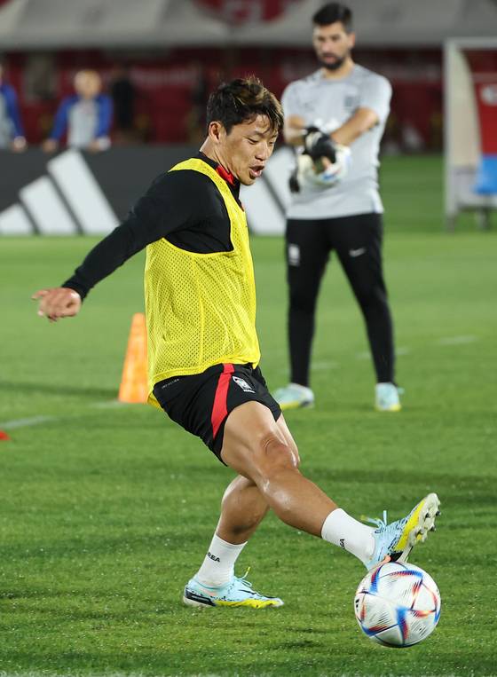 훈련하는 황희찬   (도하=연합뉴스) 임헌정 기자 = 2022 카타르 월드컵 조별리그 3차전 포르투갈과 경기를 앞둔 한국 축구대표팀의 황희찬이 29일(현지시간) 카타르 도하의 알에글라 훈련장에서 훈련하고 있다. 2022.11.30   kane@yna.co.kr (끝)  〈저작권자(c) 연합뉴스, 무단 전재-재배포 금지〉