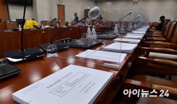 30일 오전 서울 여의도 국회에서 기획재정위원회 조세소위원회가 의원들의 불참으로 열리지 않고 있다. [사진=김성진 기자]
