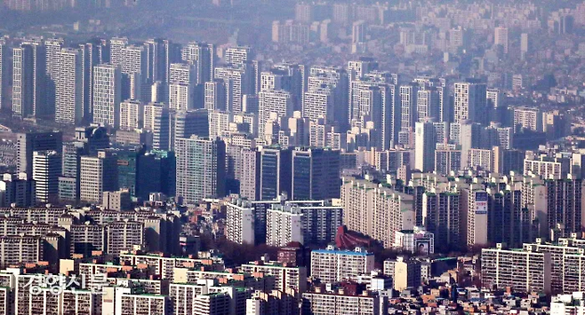 서울 강남구, 송파구 방향의 아파트 단지들 모습. 김기남 기자