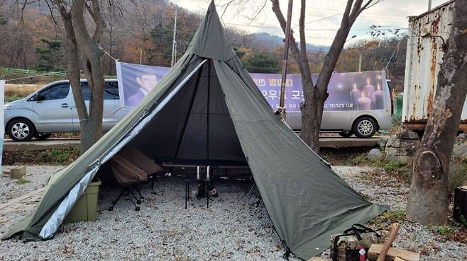 석포리교회 캠핑장은 텐트 8개정도를 설치할 수 있는 공간과 취사장, 샤워장 등을 갖추고 있다.