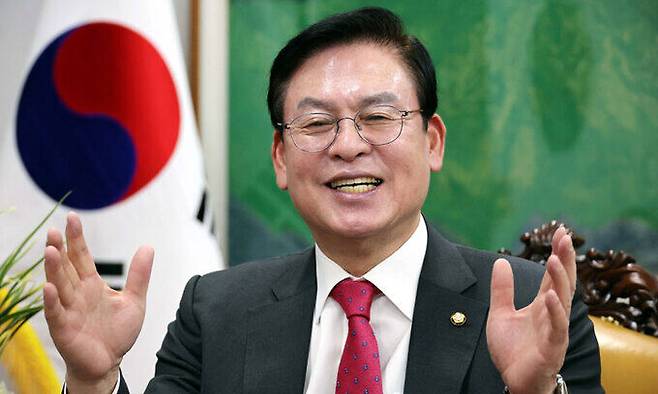 국민의힘 소속 정우택 국회부의장은 지난 25일 국회부의장실에서 가진 세계일보와 인터뷰에서 “소수의견이 무시되고 다수당의 일방적인 독주가 아닌 소통과 대화로 합의와 협치가 이뤄지는 국회를 만들겠다”고 밝혔다. 서상배 선임기자
