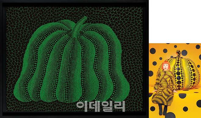 쿠사마 야요이의 ‘호박’(OTRSSA·2014)과 노란 땡땡이를 배경으로 앉은 쿠사마 야요이. 80호(112×145.5㎝) 크기의 ‘호박’은 29일 서울옥션 강남센터에서 진행한 ‘제33회 홍콩경매’에서 64억 2000만원에 팔리며 ‘호박’ 시리즈를 비롯해 국내서 거래된 쿠사마 작품을 통틀어 최고가를 쓴 동시에 올해 국내 경매서 팔린 모든 작품 중 가장 비싼 낙찰작이 됐다(사진=서울옥션).