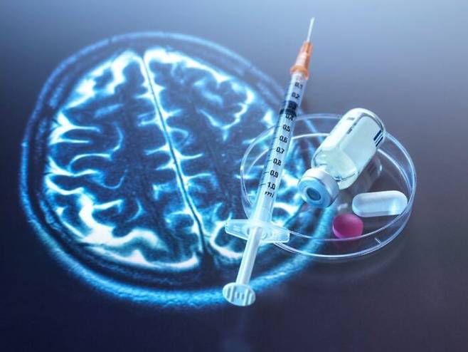 레카네맙이 인지력 감퇴를 지연시켜주는 효과가 확인됐지만 뇌부종과 뇌출혈이 발생하는 부작용에 대한 우려도 나왔다. [사진=클립아트코리아]