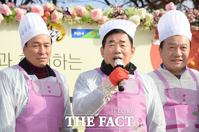 '국회 생생텃밭 김장나눔 행사' 참석한 김진표 국회의장.