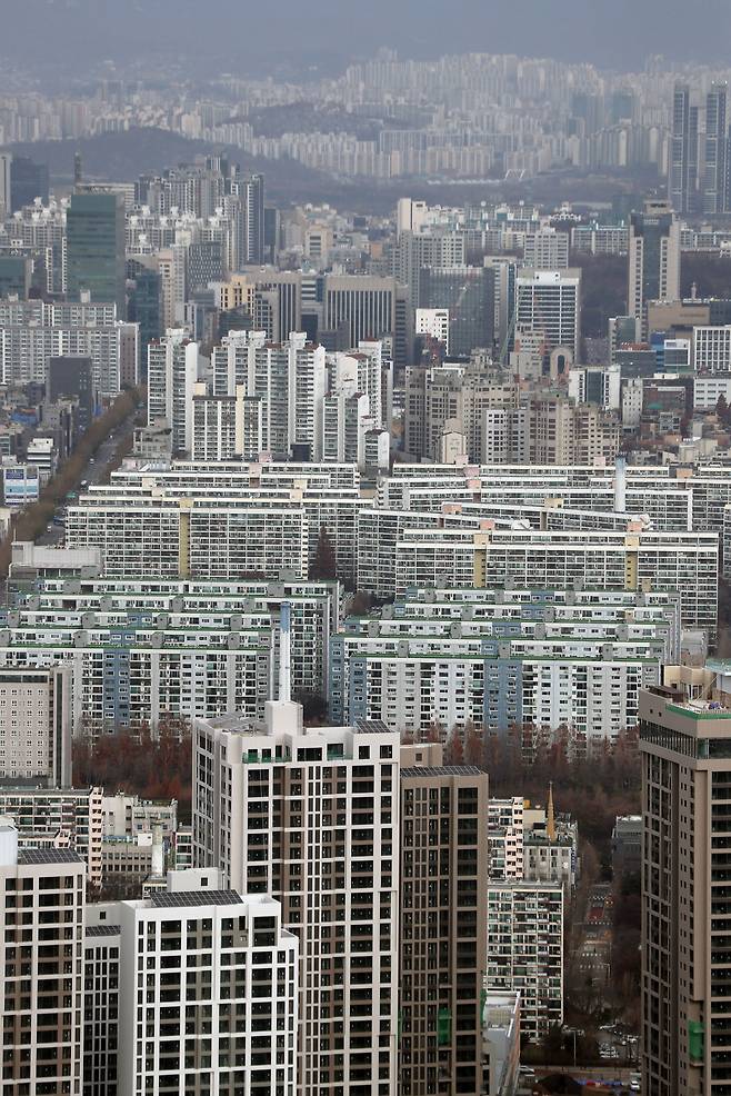 서울 강남구 대모산에서 바라본 강남권 아파트의 모습. /뉴스1