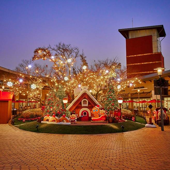 신세계사이먼 여주 프리미엄 아울렛 웨스트 광장에 쿠키런과 협업한 포토존이 조성돼 있다. 신세계사이먼 제공