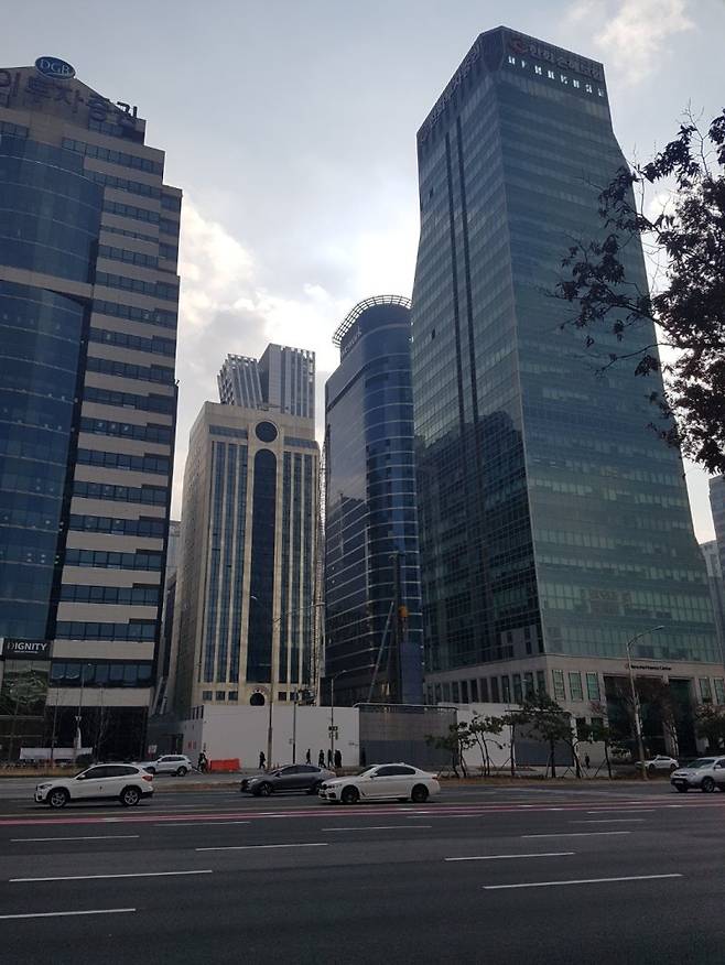 서울 영등포구 여의도동 일원의 옛 NH투자증권 사옥 부지에 짓고 있는 '앙사나 레지던스 여의도 서울' 공사 현장 사진=김서연 기자