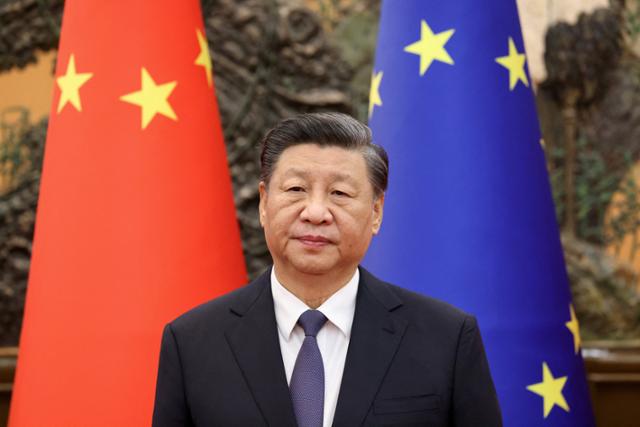 시진핑 중국 국가주석이 1일(현지시간) 베이징 인민대회당에서 샤를 미셸 유럽연합(EU) 이사회 상임의장과 회담하고 있다. 로이터 연합뉴스