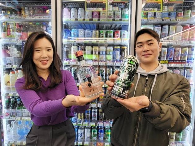 BGF리테일은 편의점 CU가 국내 대표 힙합 아티스트 타이거JK, 윤미래와 함께 맥주와 소주를 출시한다고 1일 밝혔다. 사진=BGF리테일