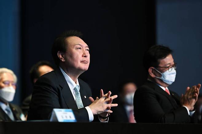 [서울=뉴시스] 윤석열 대통령이 29일 오후 서울 광진구 그랜드 워커힐 서울에서 열린 민주평화통일자문회의 해외 자문위원과의 통일대화에 참석해 있다. (사진=대통령실 제공) 2022.11.29. *재판매 및 DB 금지