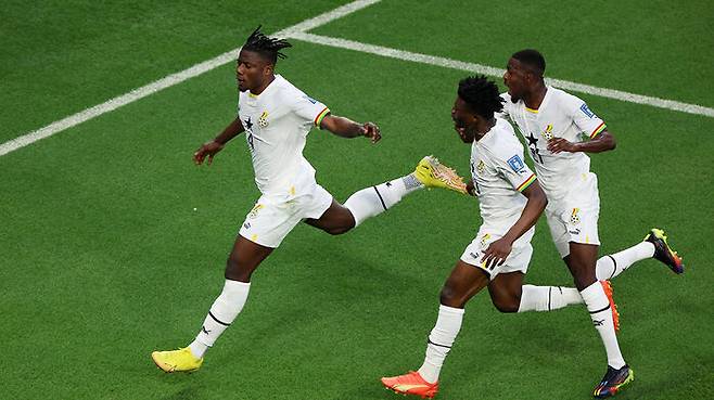 선제골을 넣은 가나