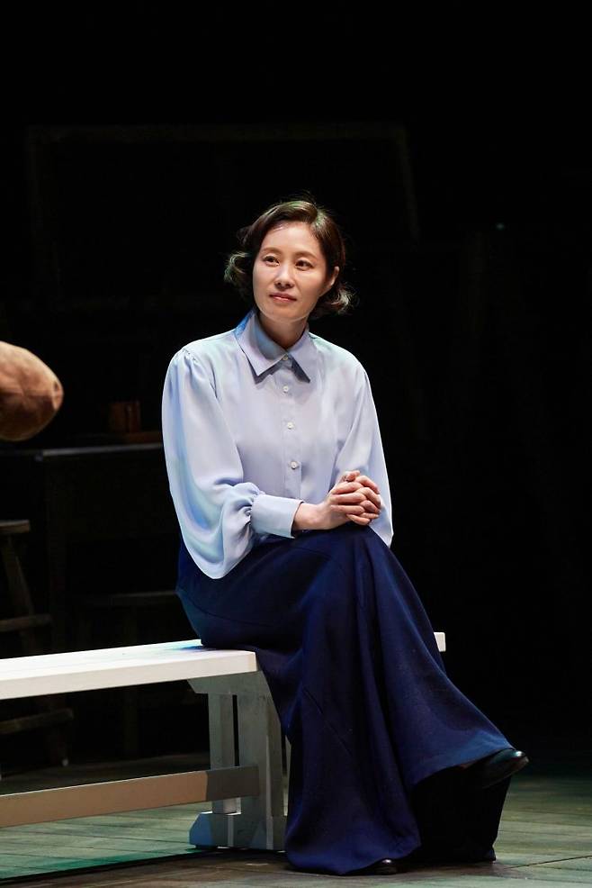 연극_광부화가들에서 헬렌 역을 맡은 배우 문소리. 사진제공 = 씨제스