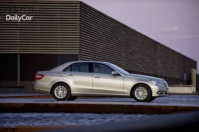 E클래스, 9세대 메르세데스-벤츠 W212 시리즈