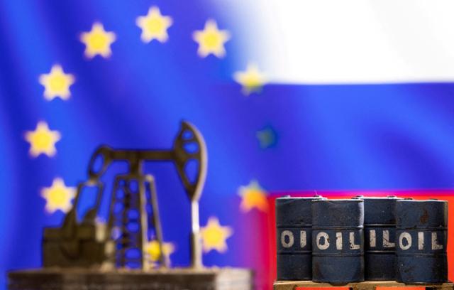 유럽연합(EU) 깃발 배경에 원유 통 합성. 로이터 연합뉴스