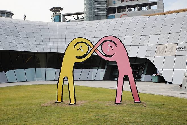 Jean Jullien's "Otto" (left) and "Fusion" on display at Dongdaemun Design Plaza (DDP)