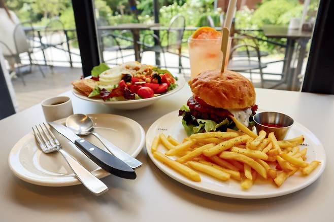 씨디피의 비건 버거./사진=다이어리알