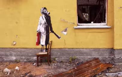우크라이나 호스토멜에 그려진 뱅크시의 벽화. 도난 당하기 전의 모습이다. 사진=연합뉴스