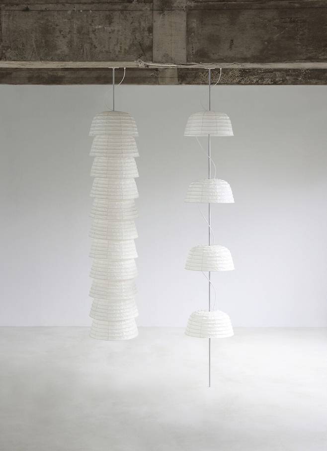 양정모 개인전 <페이퍼 램프, 뉴 티폴로지즈>에서 선보인 지등. 양정모 제공