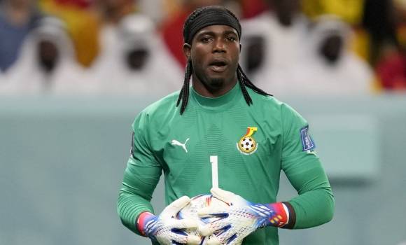가나 축구대표팀 골키퍼 로렌스 아티-지기는 3일(한국시간) 열린 우루과이와 2022 카타르월드컵 H조 조별리그 최종전 우루과이와 맞대결에서 후반 여러 차례 선방을 펼쳤다. [사진=뉴시스]