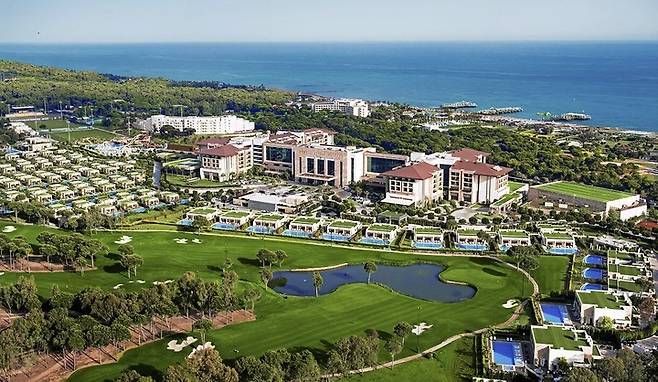 [서울=뉴시스] 터키 안탈리아 레그넘 카리야 골프 앤 스파 리조트.(사진출처: 하나투어 제공) 2022.12.02.