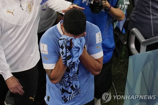 자신의 마지막 월드컵을 조별리그 탈락으로 마감한 수아레스 [AP=연합뉴스]