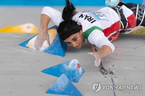 한국 대회에서 히잡을 쓰지 않고 경기한 레카비 [AFP 연합뉴스 자료사진. 재판매 및 DB 금지]