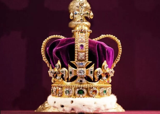 영국 새 국왕이 대관식 때 쓰는 ‘세인트 에드워드 왕관’. 높이 30㎝, 둘레 66㎝, 무게 2.23㎏이다. 게티이미지 제공