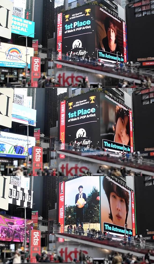 방탄소년단 진, '올해 4분기 활동 최애 남자 K팝 아티스트' 1위..뉴욕 타임스퀘어 빛냈다