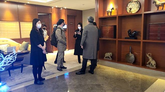 5일 서울 강남 코엑스 오크우드에서 열린 5세대 이동통신(5G) 28㎓ 청문장. 호텔의 2개의 미팅룸(대기실, 청문회장)을 잡아놓고 통신 3사가 개별로 청문회를 하는 형식을 취했다. (사진=이데일리 정다슬 기자)