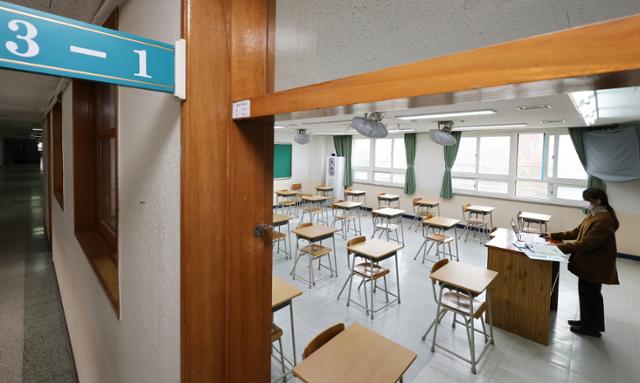 지난달 14일 경기 수원의 고등학교에서 원격 수업이 진행되고 있다. 기사 본문과 관련 없는 사진. 연합뉴스