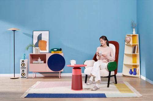 LG전자가 오는 14일부터 테이블형 공기청정기 'LG 퓨리케어 오브제컬렉션 에어로퍼니처'를 판매한다. 고객이 인테리어와 어울리는 원하는 색상을 고를 수 있는 게 특징이다. 가격은 59만9000원.  【사진 제공=LG전자】