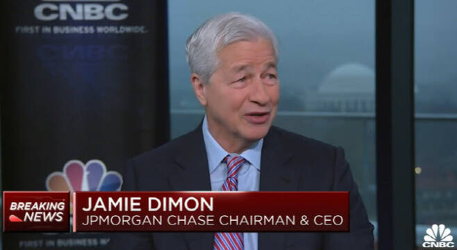 ‘월가 황제’ 제이미 다이먼 JP모건체이스 회장이 6일(현지시간) CNBC와 인터뷰에서 발언하고 있다. (출처=CNBC)