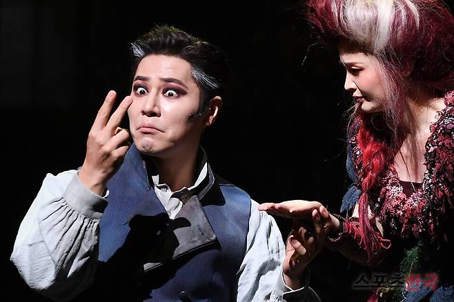 뮤지컬 '스위니토드' 프레스콜에서 열연 중인 이규형. ⓒ이혜영 기자 lhy@hankooki.com