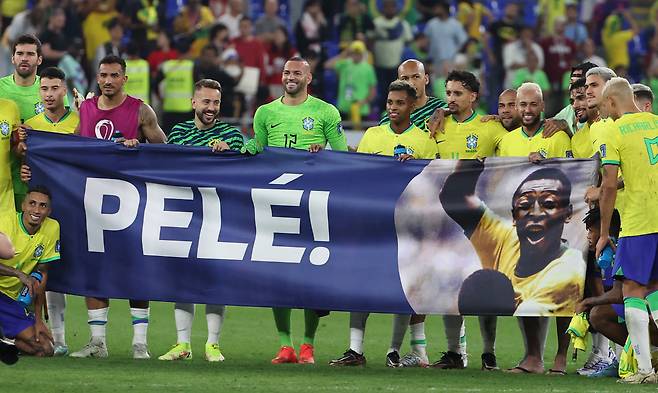 The Brazil national soccer team celebrates after their win over South Korea in the FIFA World Cup Qatar 2022, held at the Education City Stadium in Al Rayyan, Qatar on Tuesday, Korean Time. (Yonhap)