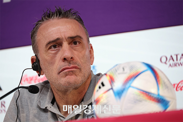 Paulo Bento  [Photo by Park Hyung-ki]