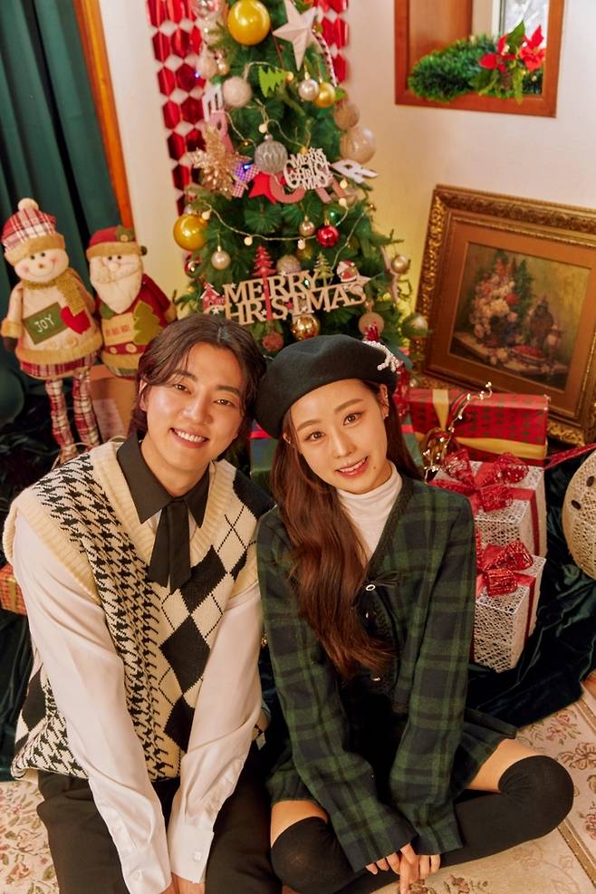 [서울=뉴시스] 러블리즈 이수정, 가수 이우 듀엣곡 '크리스마스의 기적'  2022.12.06. (사진= 울림엔터테인먼트 제공) photo@newsis.com *재판매 및 DB 금지