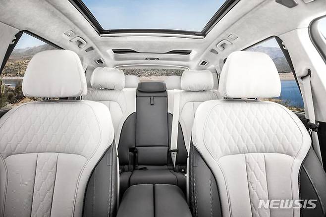 [서울=뉴시스]BMW 대형 스포츠유틸리티차량(SUV) '뉴 X7'.(사진=BMW코리아 제공) 2022.12.6 photo@newsis.com