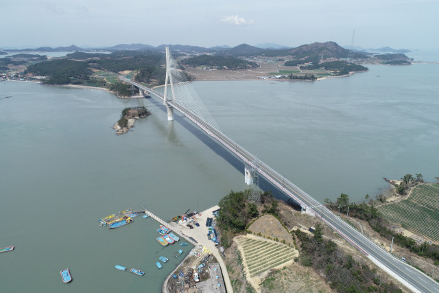 지방도 805호선으로 지정된 전남 신안군 안좌면 자라대교 전경. 사진 제공=전라남도