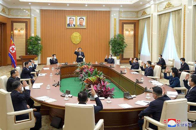 조선중앙통신은 지난 6일 최고인민회의 상임위원회 제14기 제23차전원회의가 만수대의사당에서 진행됐다고 7일 보도했다. (사진=조선중앙통신)