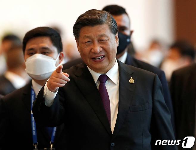 시진핑 중국 국가주석이 19일 태국 방콕에서 열린 아시아태평양경제협력체(APEC) 경제지도자회의에 참석하고 있다. ⓒ 로이터=뉴스1 ⓒ News1 강민경 기자