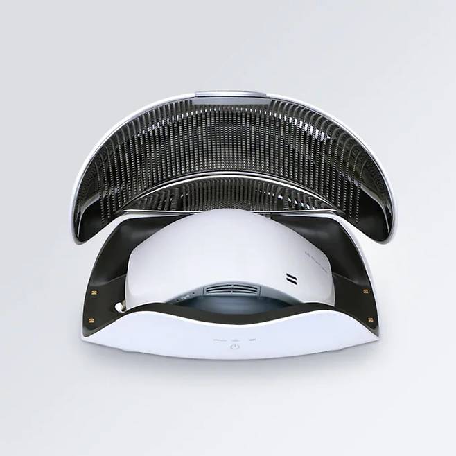 LG전자가 출시한 전자식 마스크와 살균, 충전용 케이스. /LG전자